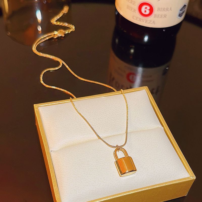 Fashion Gold Titanium Steel Lock Necklace