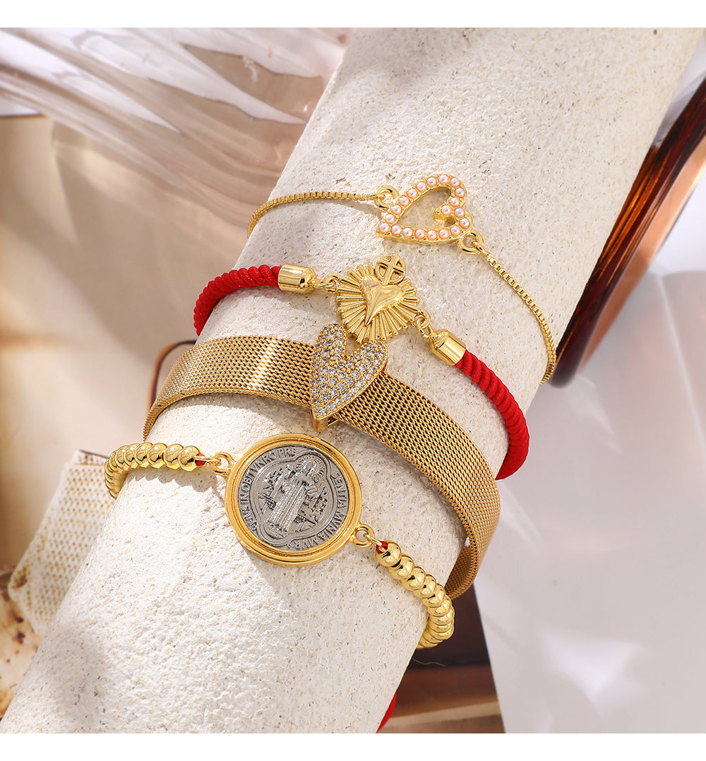 Gold 5 Titanium Steel Heart-shaped Bracelet Inlaid With Zirconium