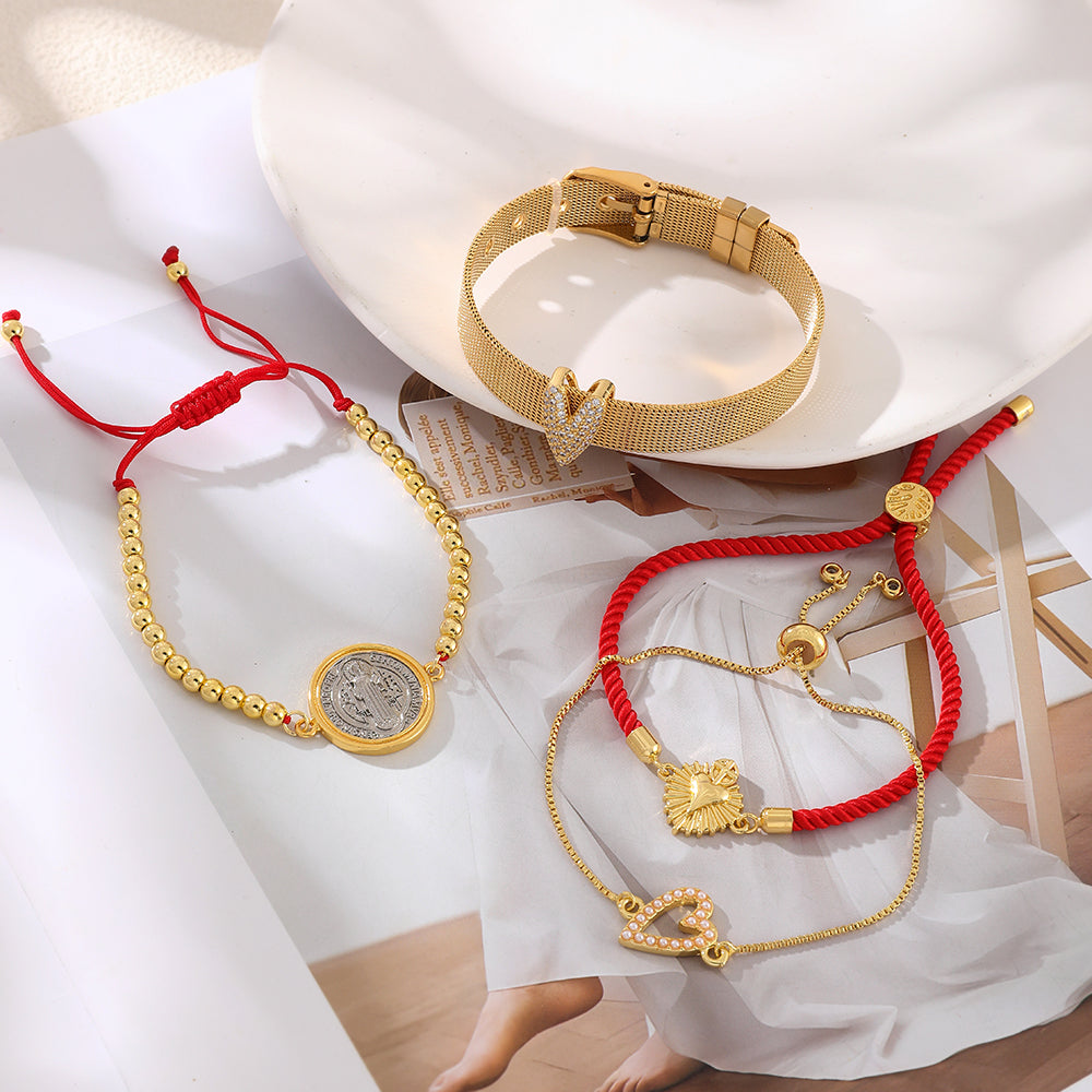 Gold 5 Titanium Steel Heart-shaped Bracelet Inlaid With Zirconium
