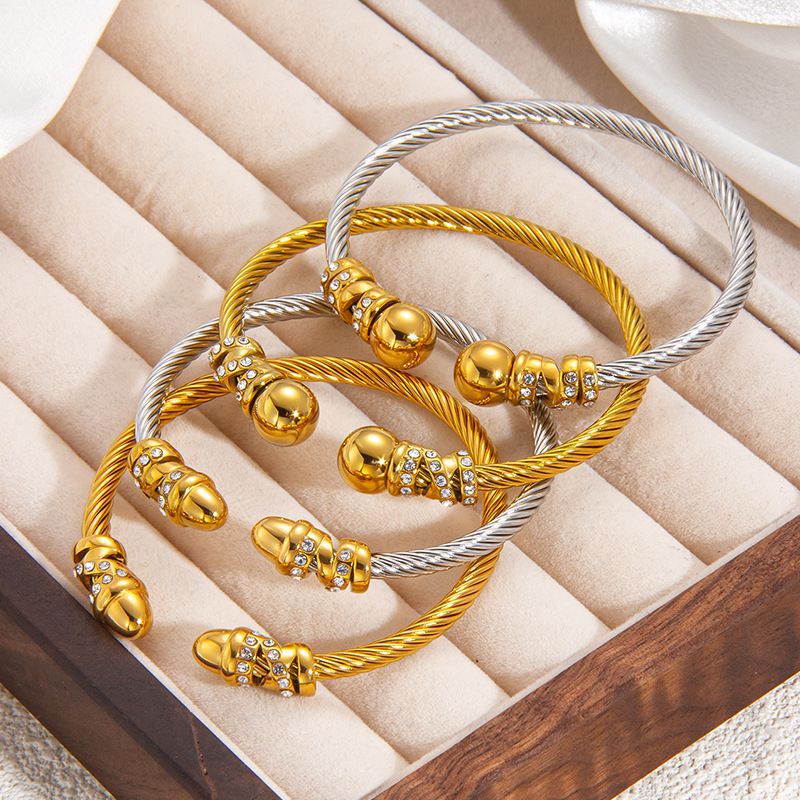 Two-tone Titanium Steel Diamond-encrusted Round Bracelet