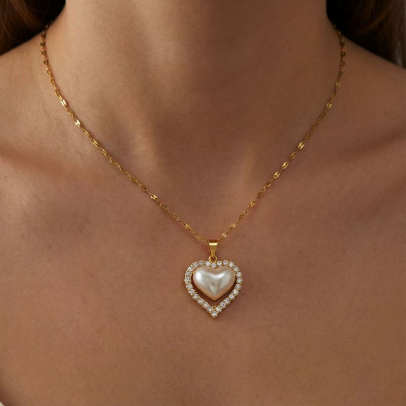 Gold Stainless Steel Diamond-encrusted Heart-shaped Pearl Necklace