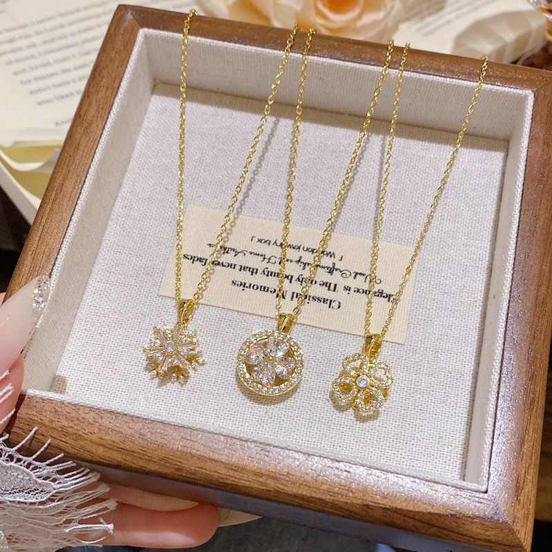 Gold #1 Rotatable Four-leaf Flower Pendant Necklace