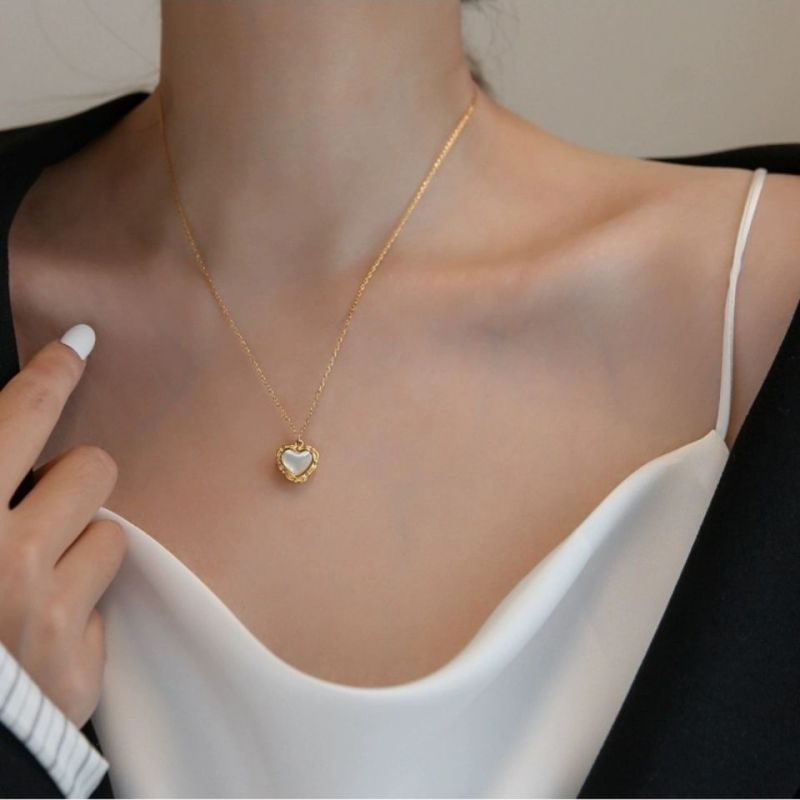 Gold Mother Of Pearl Heart Pendant Necklace Titanium Steel Minimalist Choker