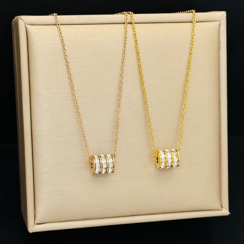 Three-strand White Diamonds In Gold Titanium Steel Small Waist Necklace Non-tarnish Simple Choker