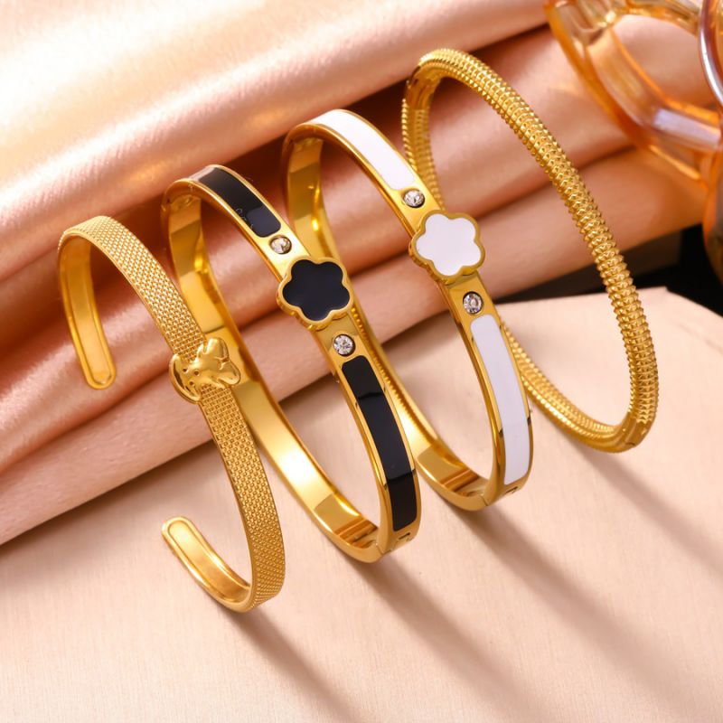 White Five-petal Flower Bracelet 18k Gold Plated Five Leaf Clover Bear Steel Bangle
