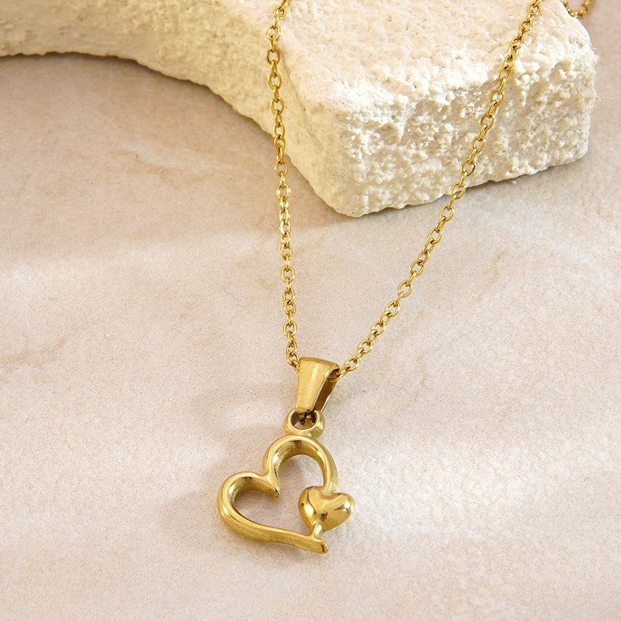 Gold Stainless Steel Pendant Necklace Niche Design Fashionable Titanium Steel Heart Necklace Clavicle Chain Jewelry.