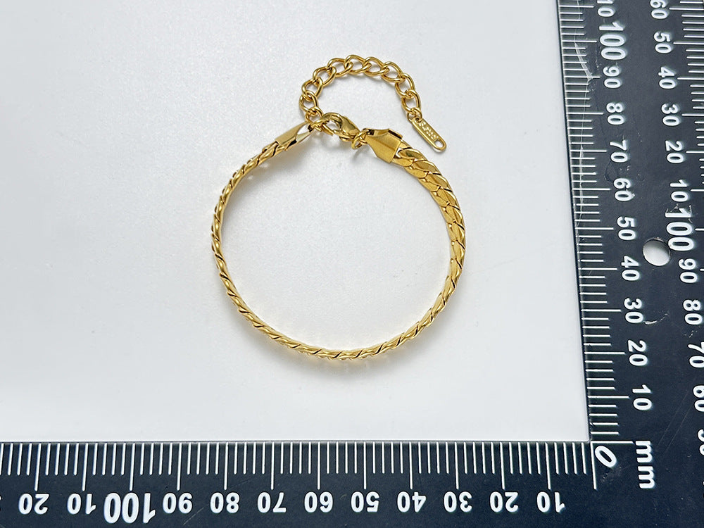 Gold Stainless Steel Cuban Chain Bracelet With Vacuum Plating Of 18k Gold For A Luxurious And Color-preserving Finish.