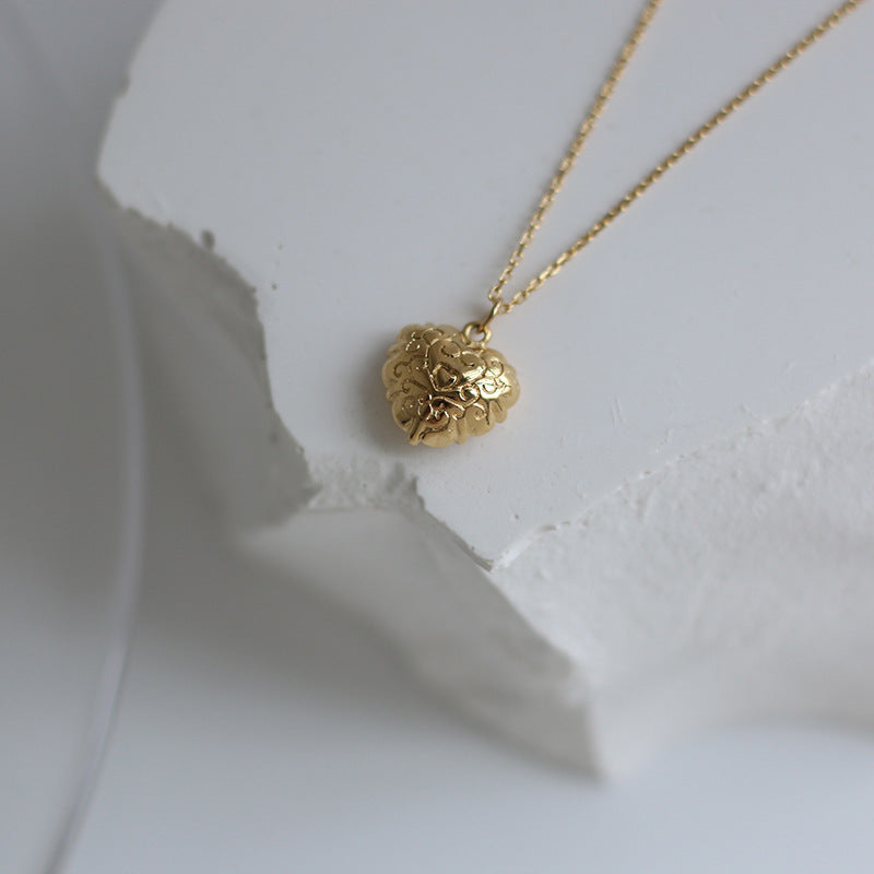 Gold Mother Of Pearl Heart Pendant Necklace Titanium Steel Minimalist Choker