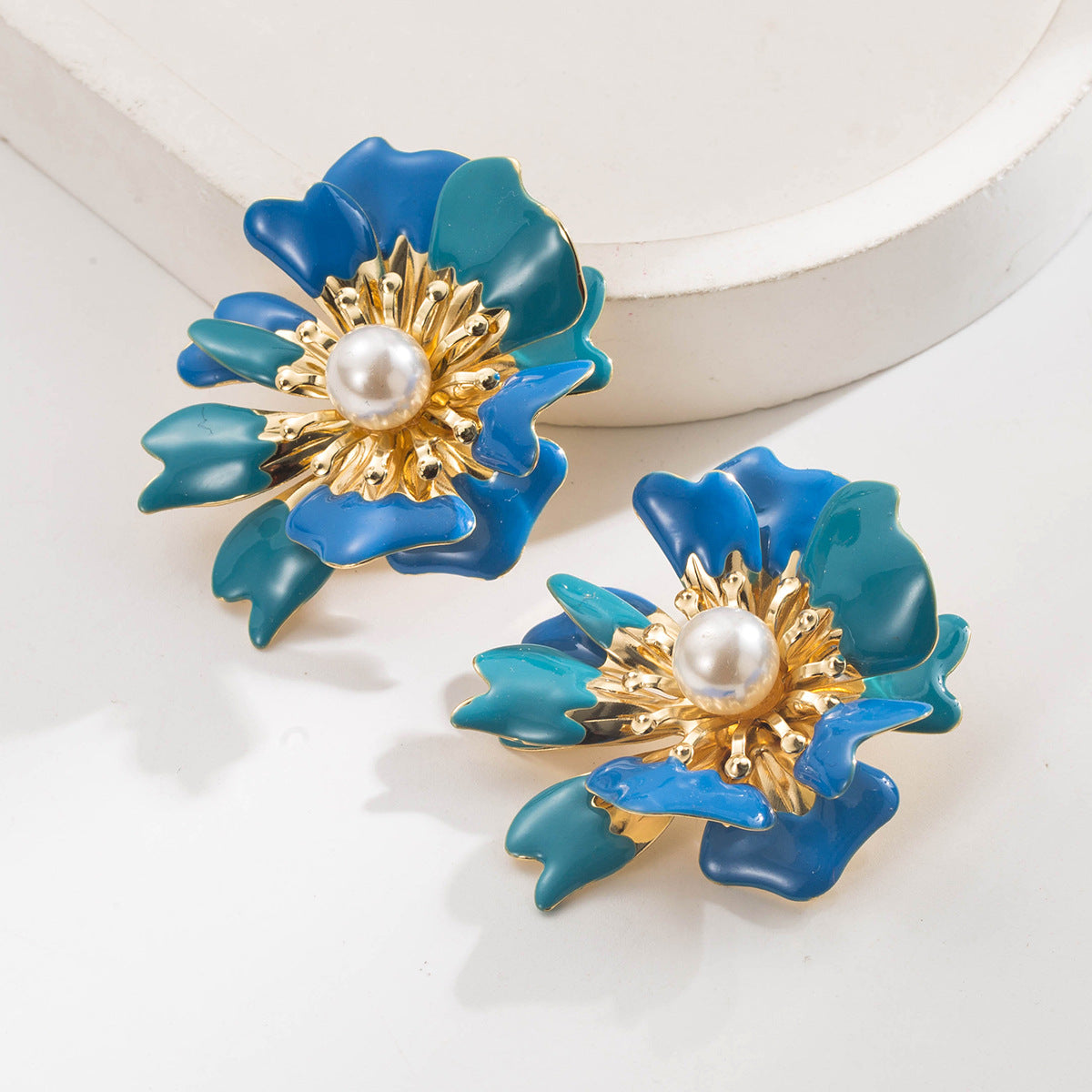 White Alloy Pearl-inlaid 3d Flower Earrings