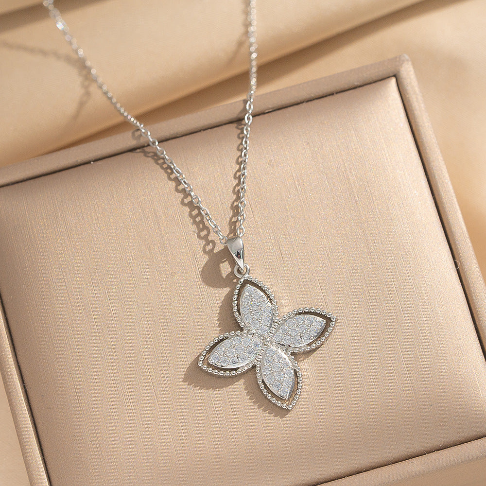 Gold Diamond-shaped Four-leaf Clover Necklace Metal And Diamond-encrusted Four-leaf Clover Necklace