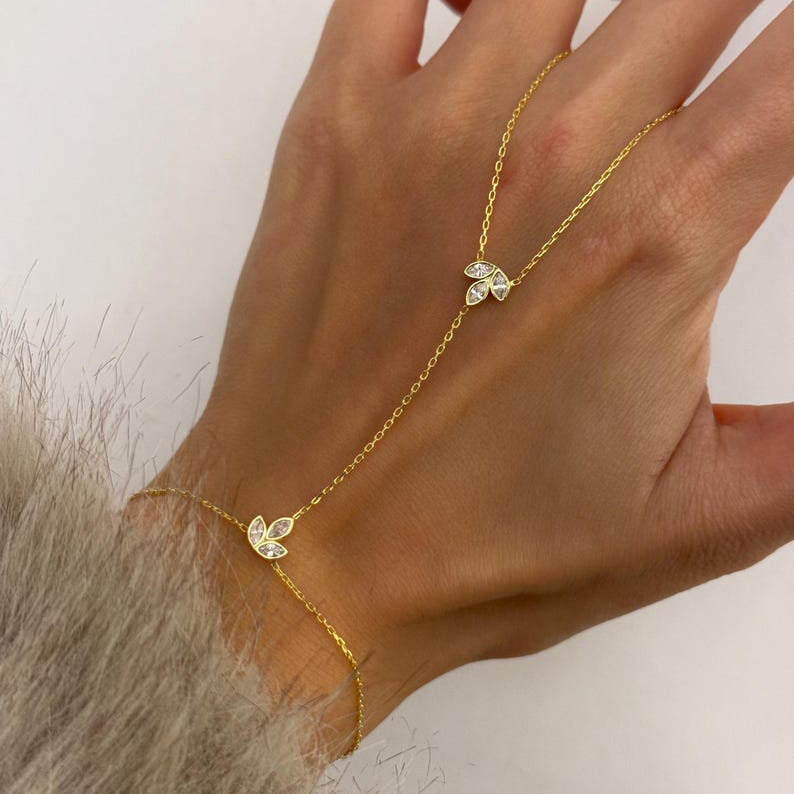Style 1 Stainless Steel Diamond-encrusted Finger Bracelet