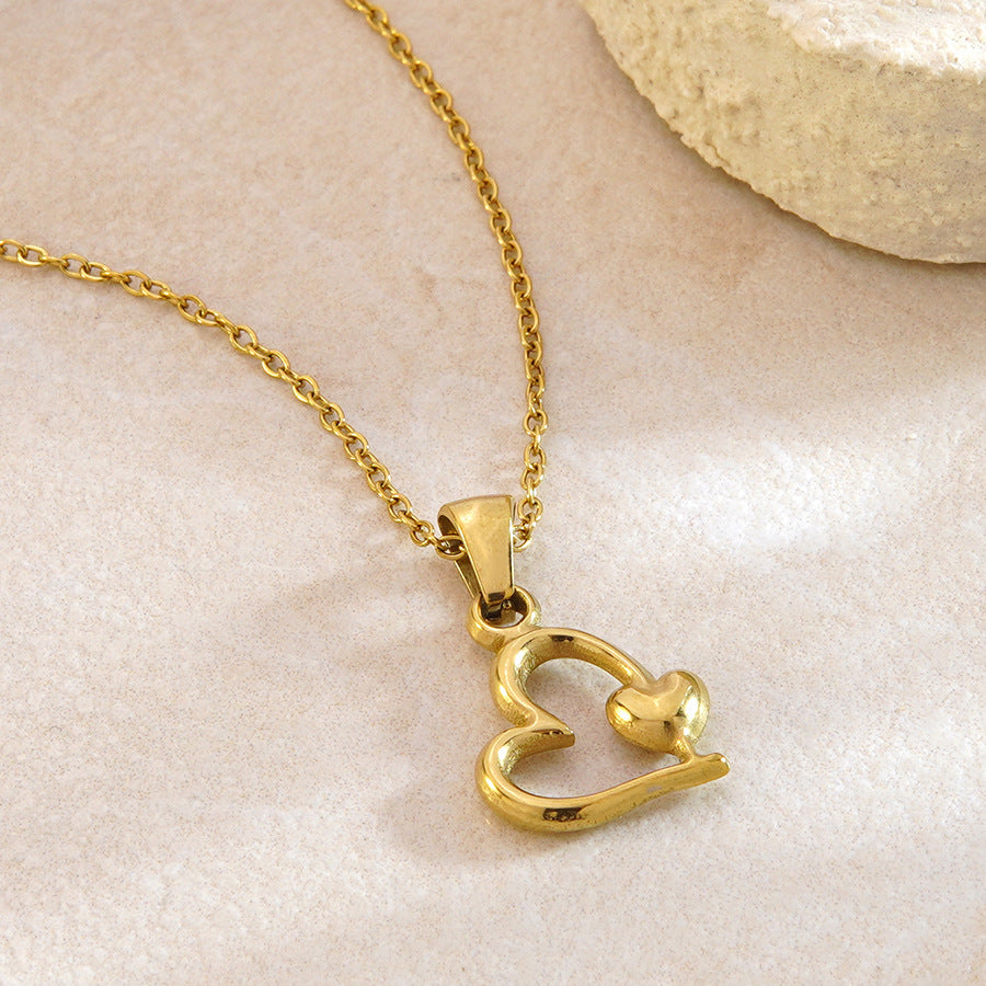 Gold Stainless Steel Pendant Necklace Niche Design Fashionable Titanium Steel Heart Necklace Clavicle Chain Jewelry.