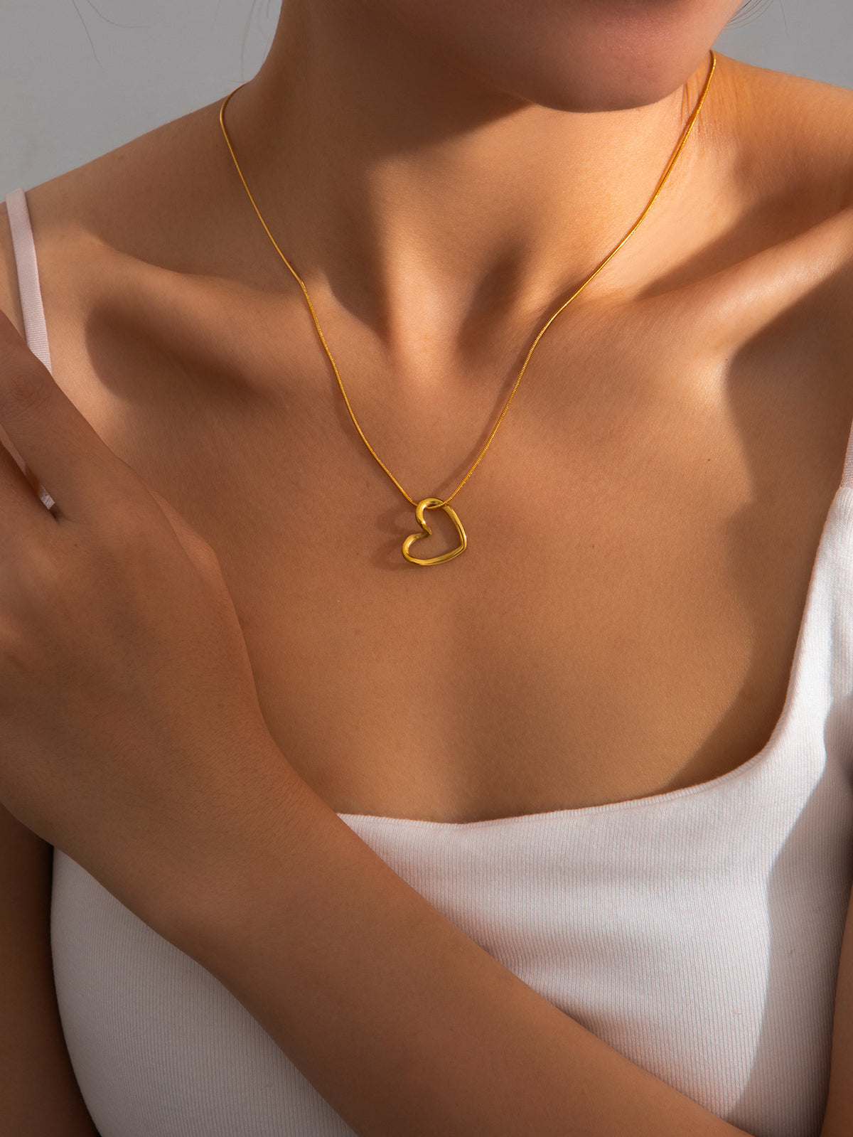 Gemstone Necklace (titanium Steel Plated With Gold) Pearl Bowknot Tarnish Free Steel Necklace