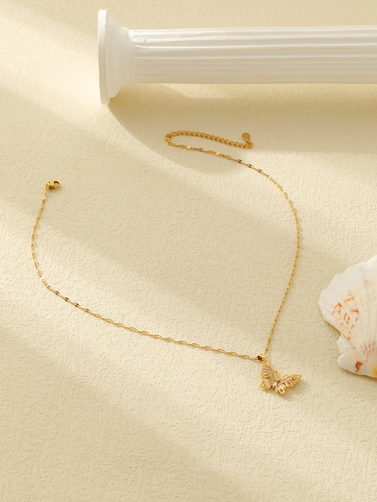Fashion One Piece White Diamond And Gold Butterfly Necklace Stainless Steel Diamond Butterfly Necklace