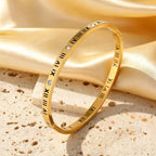 Set Amazon-style Stainless Steel Bracelet With Small Flower Design Fashionable Women's Bracelet.
