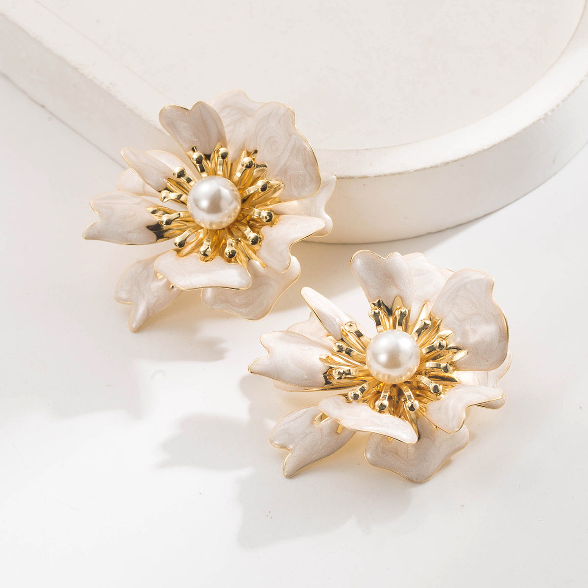 White Alloy Pearl-inlaid 3d Flower Earrings