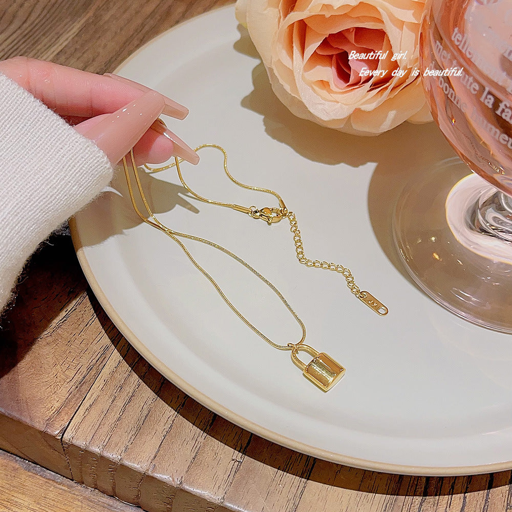 Fashion Gold Titanium Steel Lock Necklace