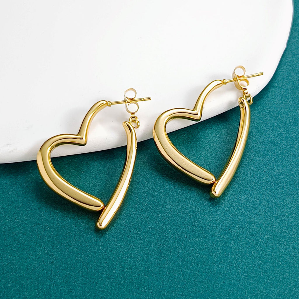 Gold European American Stainless Steel Heart Earrings Light Luxury High End Fashion Individual Niche Simple Gold Earrings