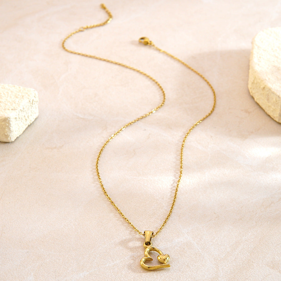 Gold Stainless Steel Pendant Necklace Niche Design Fashionable Titanium Steel Heart Necklace Clavicle Chain Jewelry.
