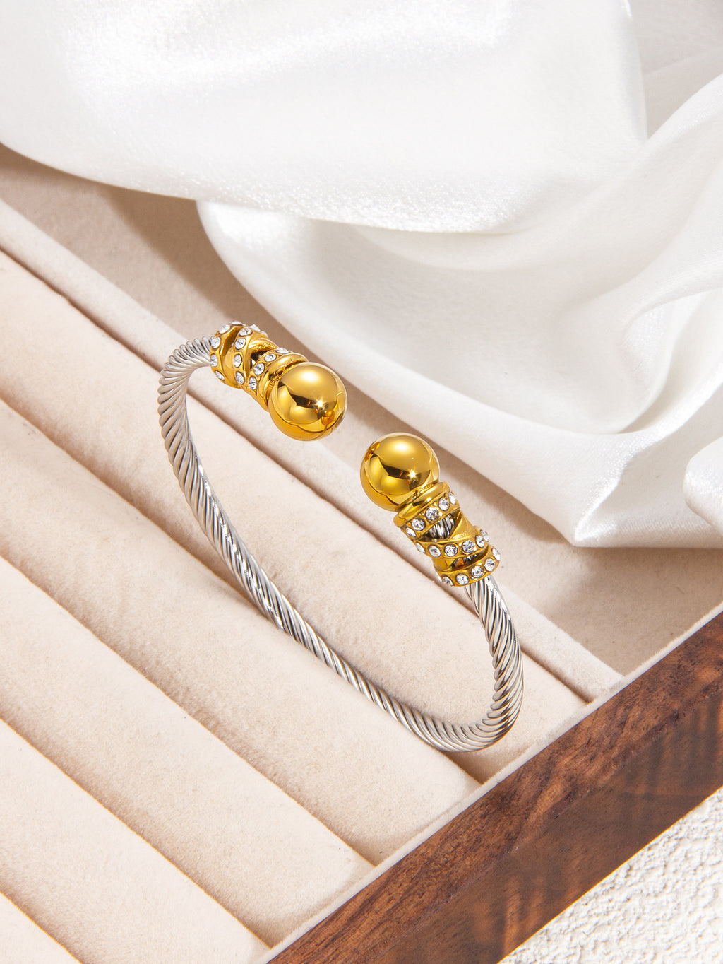 Two-tone Titanium Steel Diamond-encrusted Round Bracelet
