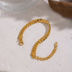 Gold Stainless Steel Cuban Chain Bracelet With Vacuum Plating Of 18k Gold For A Luxurious And Color-preserving Finish.