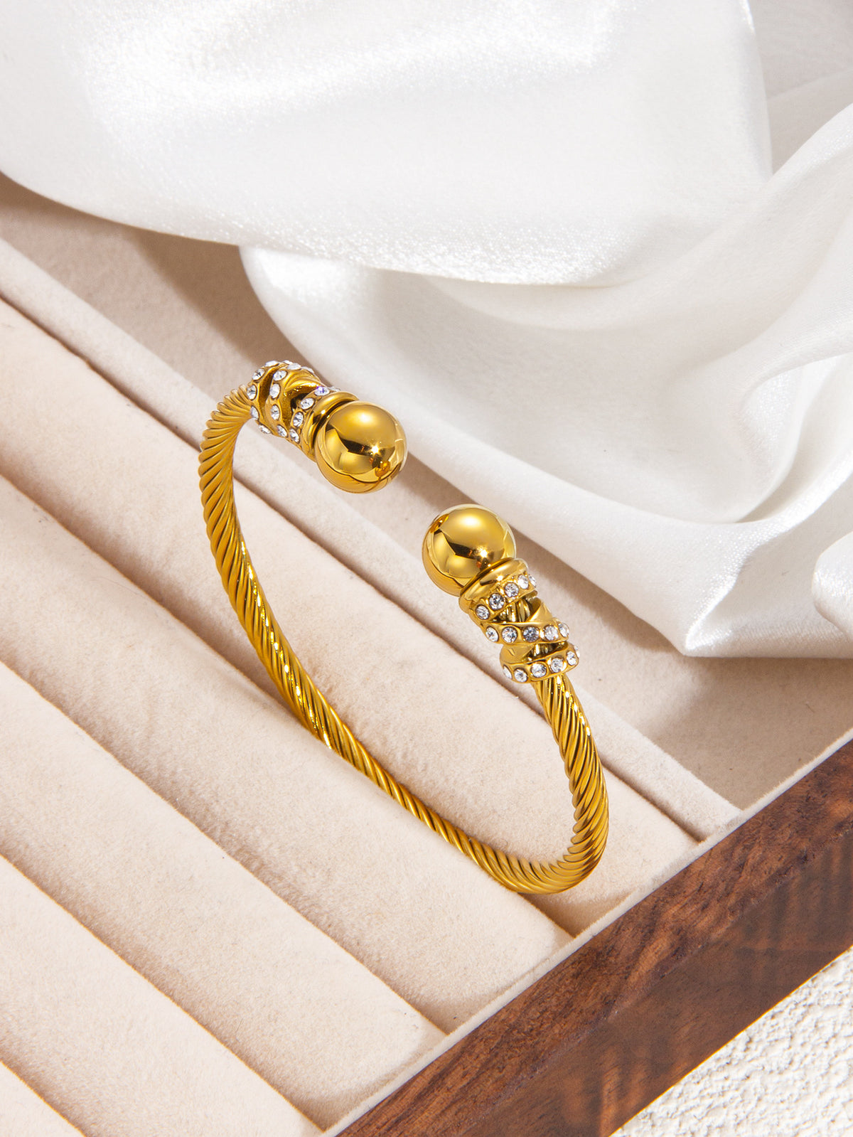 Two-tone Titanium Steel Diamond-encrusted Round Bracelet