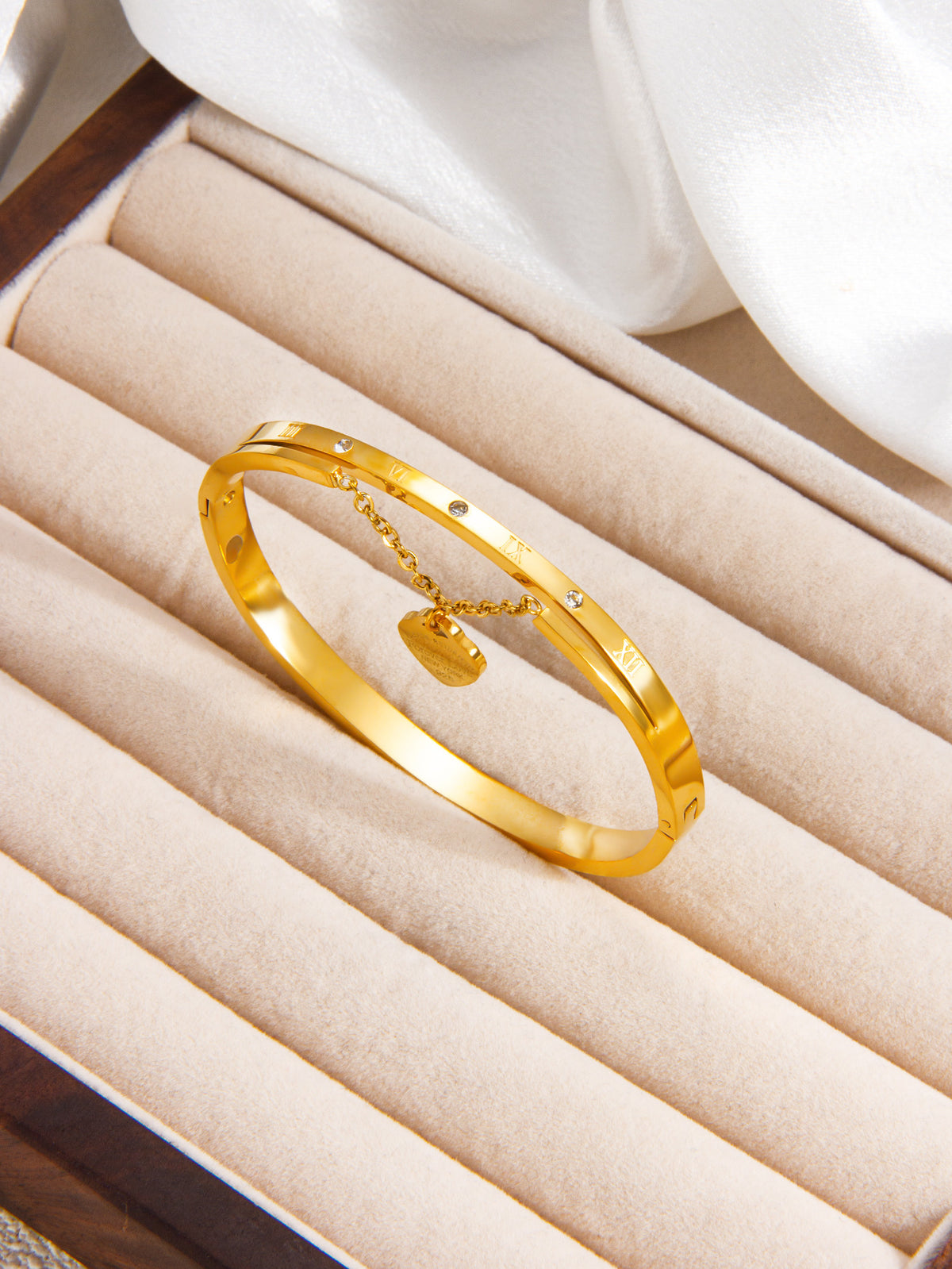 Gold Titanium Steel Diamond-encrusted Round Bracelet