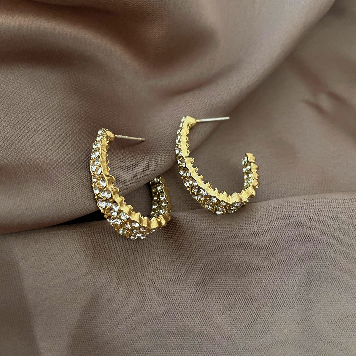 Style 1 Alloy Diamond-encrusted Teardrop-shaped Earrings